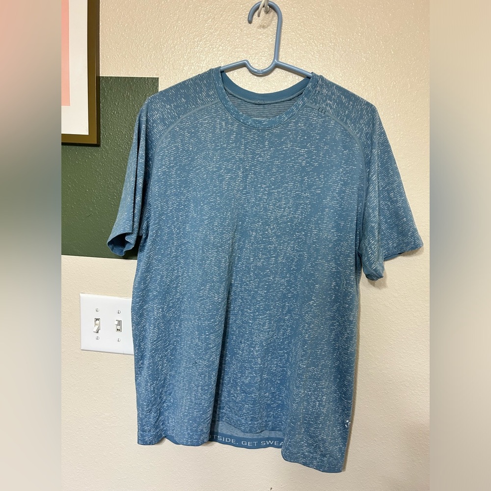 Cozy fabric Lululemon men’s tee
